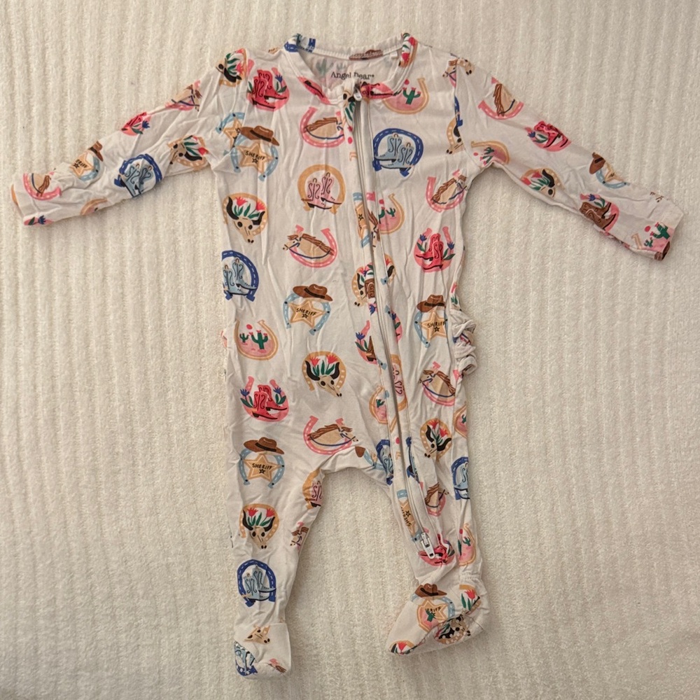 EUC - Angel Dear bamboo footie 0-3 mos.